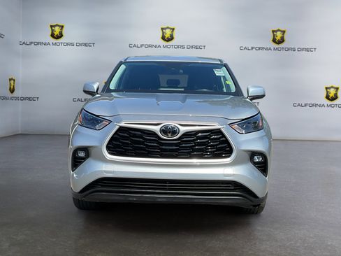 Used 2024 Toyota Highlander LE image 2