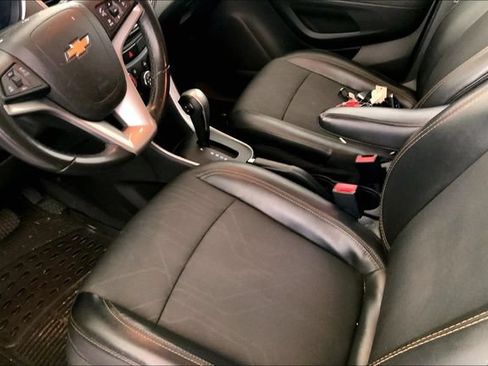 Used 2018 Chevrolet Trax LT w/ Redline Edition FWD image 8