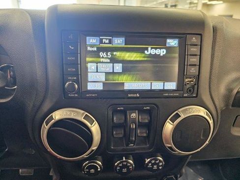 Used 2017 Jeep Wrangler Unlimited Sahara AWD/4WD image 16