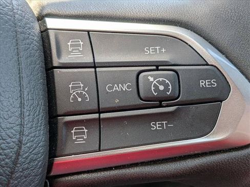 Used 2025 Jeep Compass Limited AWD/4WD image 12