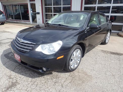 Used 2010 Chrysler Sebring Limited w/ Electronics Convenience Group FWD image 2