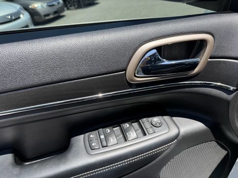 Used 2015 Jeep Grand Cherokee Limited AWD/4WD image 25