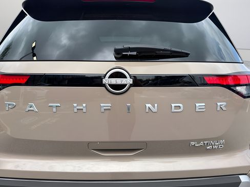 Certified 2023 Nissan Pathfinder Platinum w/ Cargo Package AWD/4WD image 48