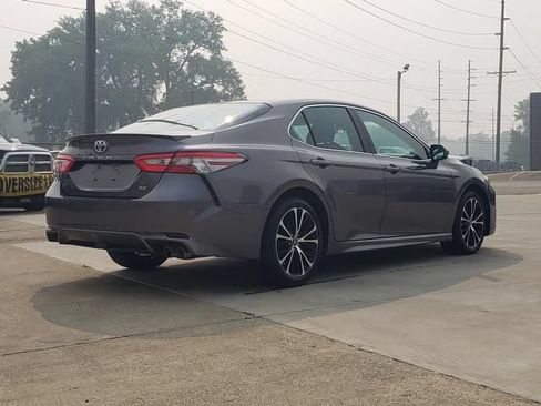 Used 2018 Toyota Camry SE FWD image 4