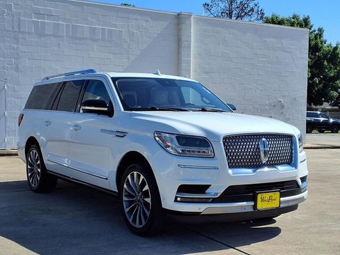 Used 2020 Lincoln Navigator L Reserve w/ Luxury Package RWD image 20