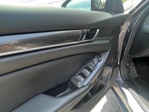 Used 2018 Honda Accord Sport image 15