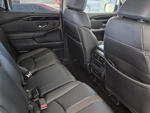 Used 2025 Honda Pilot EX-L image 12