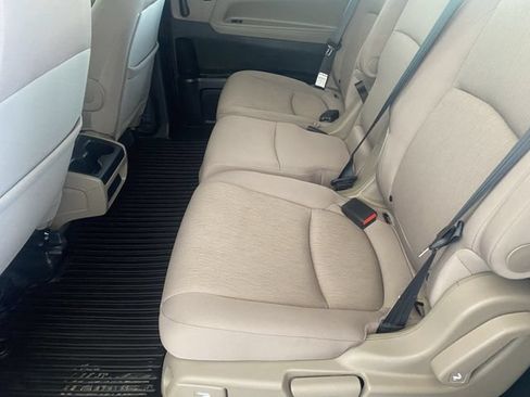Certified 2024 Honda Odyssey EX image 18