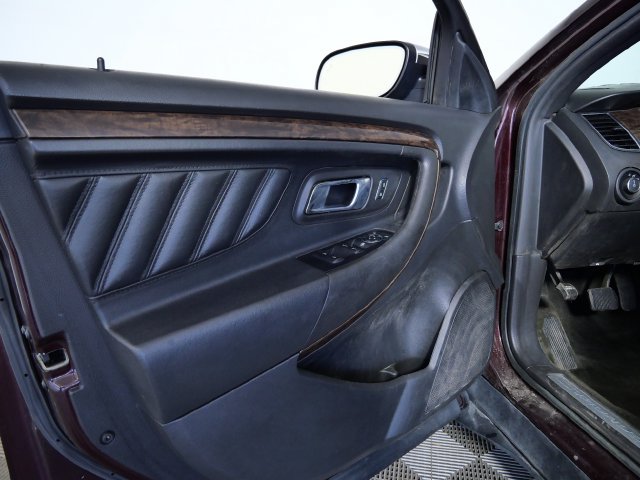 Used 2018 Ford Taurus Limited AWD/4WD image 15