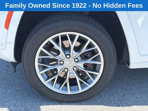 Used 2022 Jeep Grand Cherokee Summit w/ Luxury Tech Group V AWD/4WD image 11
