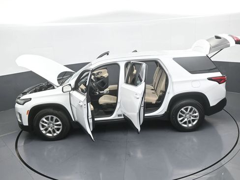 Used 2023 Chevrolet Traverse LS image 62