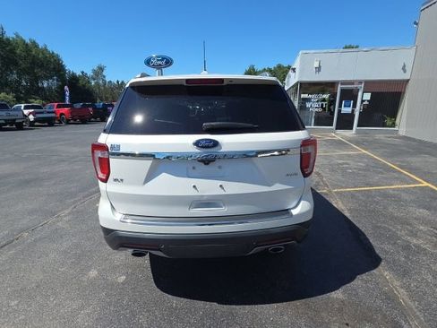 Used 2018 Ford Explorer XLT AWD/4WD image 4