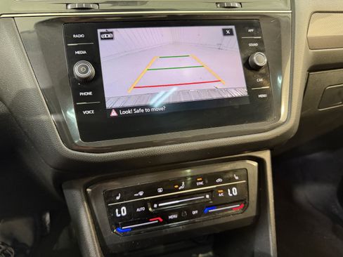 Used 2022 Volkswagen Tiguan SE image 19
