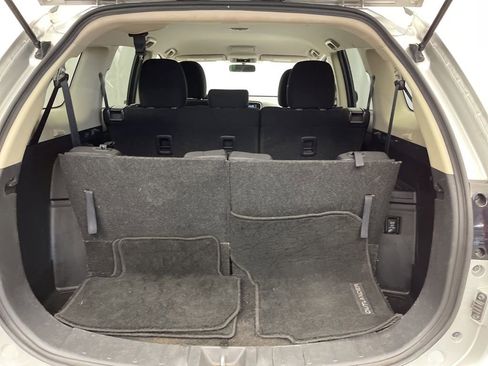 Used 2020 Mitsubishi Outlander ES image 30