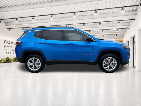 Used 2025 Jeep Compass Latitude w/ Convenience Group AWD/4WD image 13