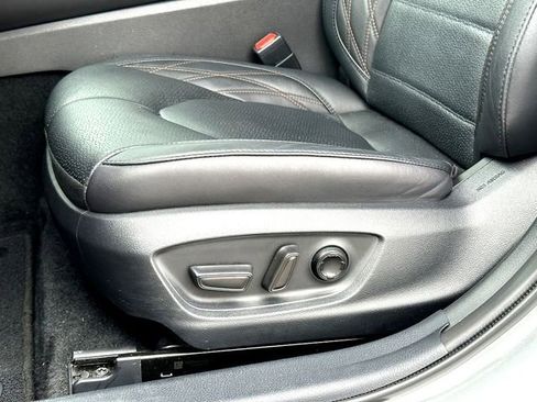 Used 2022 Toyota Avalon Limited w/ Advanced Safety Package FWD image 12