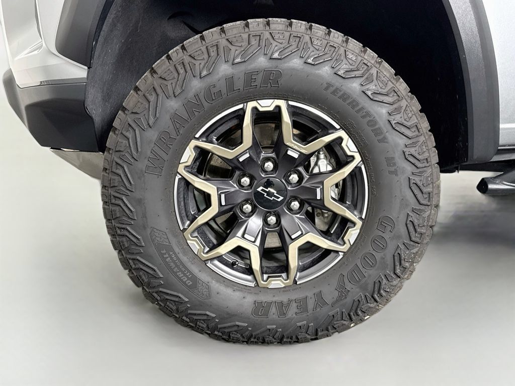 Used 2025 Chevrolet Colorado ZR2 w/ Technology Package AWD/4WD image 30