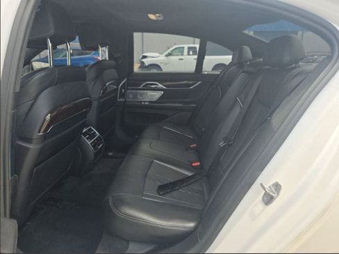 Used 2018 BMW 750i xDrive w/ Executive Package AWD/4WD image 5