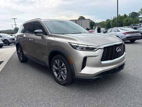 Used 2023 INFINITI QX60 Luxe w/ Cargo Package FWD image 10