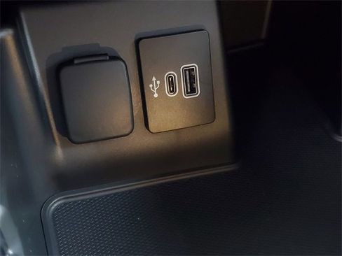 Used 2025 Ford Explorer Active image 28