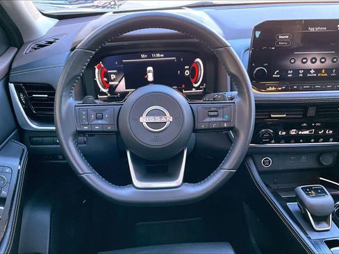 Used 2023 Nissan Rogue Platinum w/ Platinum Premium Package image 5