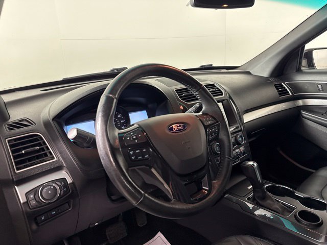 Used 2017 Ford Explorer XLT w/ Equipment Group 202A FWD image 18