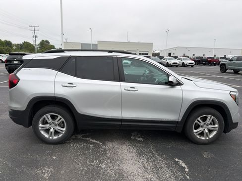 Used 2022 GMC Terrain SLE w/ Driver Convenience Package AWD/4WD image 8