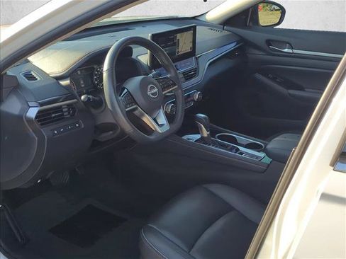 Used 2024 Nissan Altima 2.0 SR FWD image 11