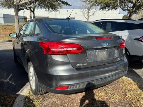 Used 2018 Ford Focus SE image 2