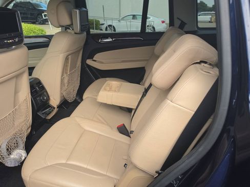 Used 2017 Mercedes-Benz GLS 450 4MATIC image 9