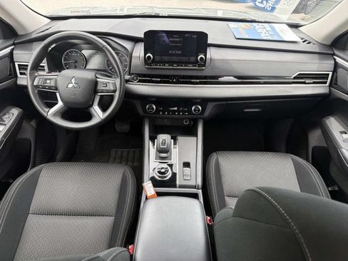 Used 2024 Mitsubishi Outlander ES FWD image 20