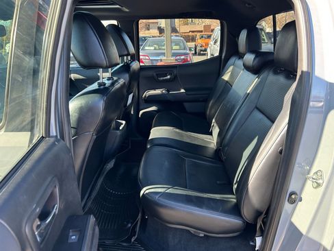 Certified 2019 Toyota Tacoma TRD Off-Road image 25