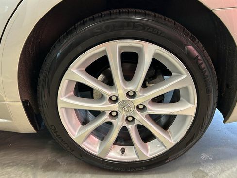 Used 2013 Toyota Avalon Limited w/ Technology Pkg FWD image 22