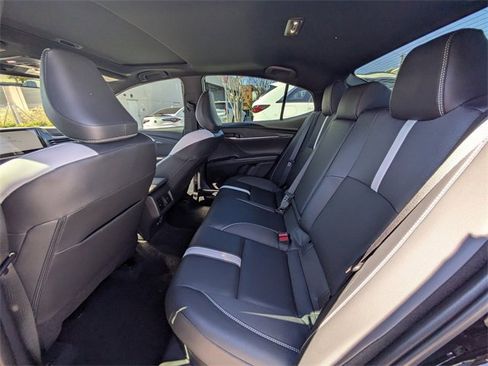 Used 2025 Toyota Camry SE image 11