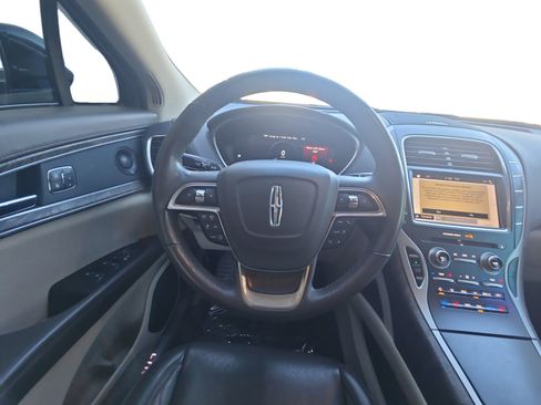 Used 2019 Lincoln Nautilus Reserve image 12