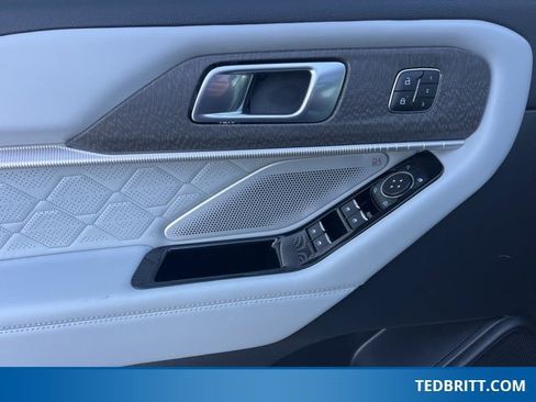 Certified 2025 Ford Explorer Platinum w/ Ultimate Package image 44