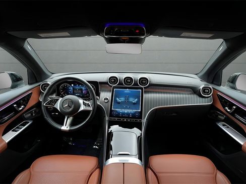 Used 2023 Mercedes-Benz GLC 300 4MATIC w/ Exclusive Trim Package image 3