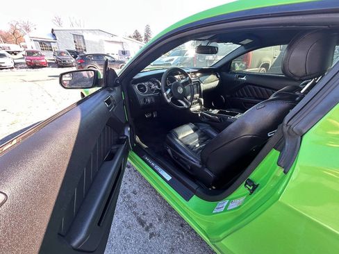 Used 2013 Ford Mustang Premium image 8