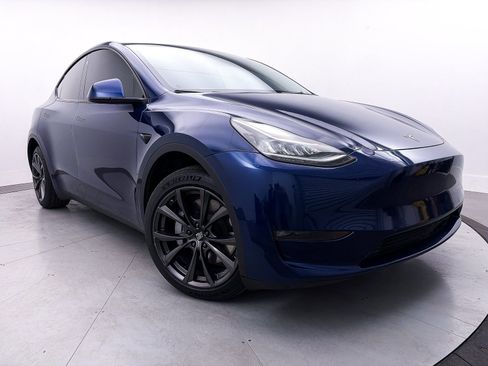Used 2022 Tesla Model Y Long Range AWD/4WD image 1