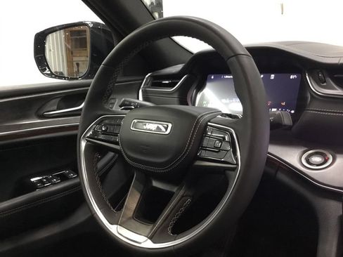 Used 2023 Jeep Grand Cherokee L Overland AWD/4WD image 46