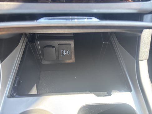 Used 2022 Ford Explorer XLT image 26