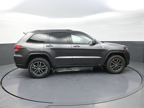 Used 2018 Jeep Grand Cherokee Trailhawk AWD/4WD image 9