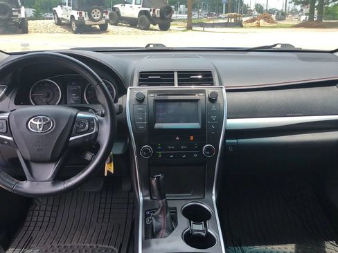 Used 2017 Toyota Camry SE FWD image 21