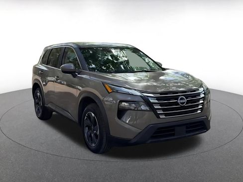 Used 2025 Nissan Rogue SV image 3