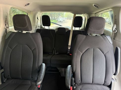 Used 2023 Chrysler Voyager LX FWD image 38