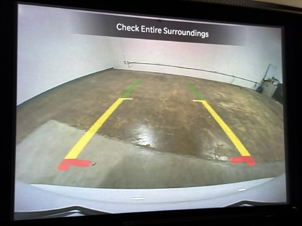 Used 2025 Chrysler Pacifica Limited FWD image 16