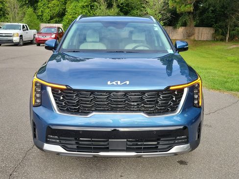 Certified 2025 Kia Sorento EX FWD image 2