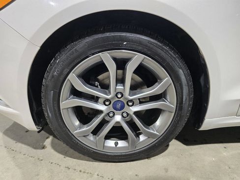 Used 2017 Ford Fusion SE w/ Equipment Group 201A image 25