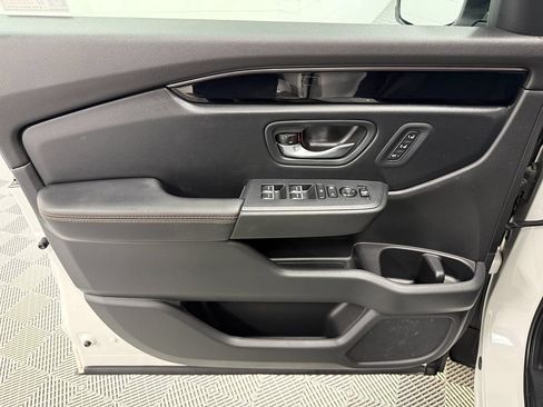 Used 2023 Honda Pilot TrailSport image 10