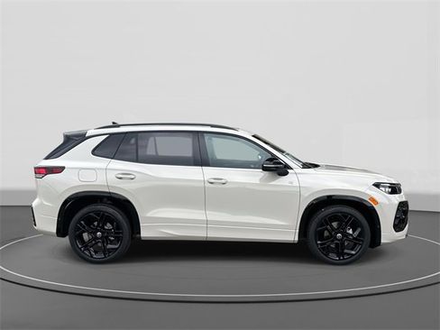 New 2026 Volkswagen Tiguan SE R-Line image 3